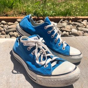 blue low top converse